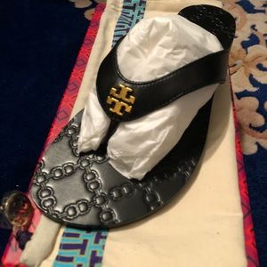 Tory burch thong sandals